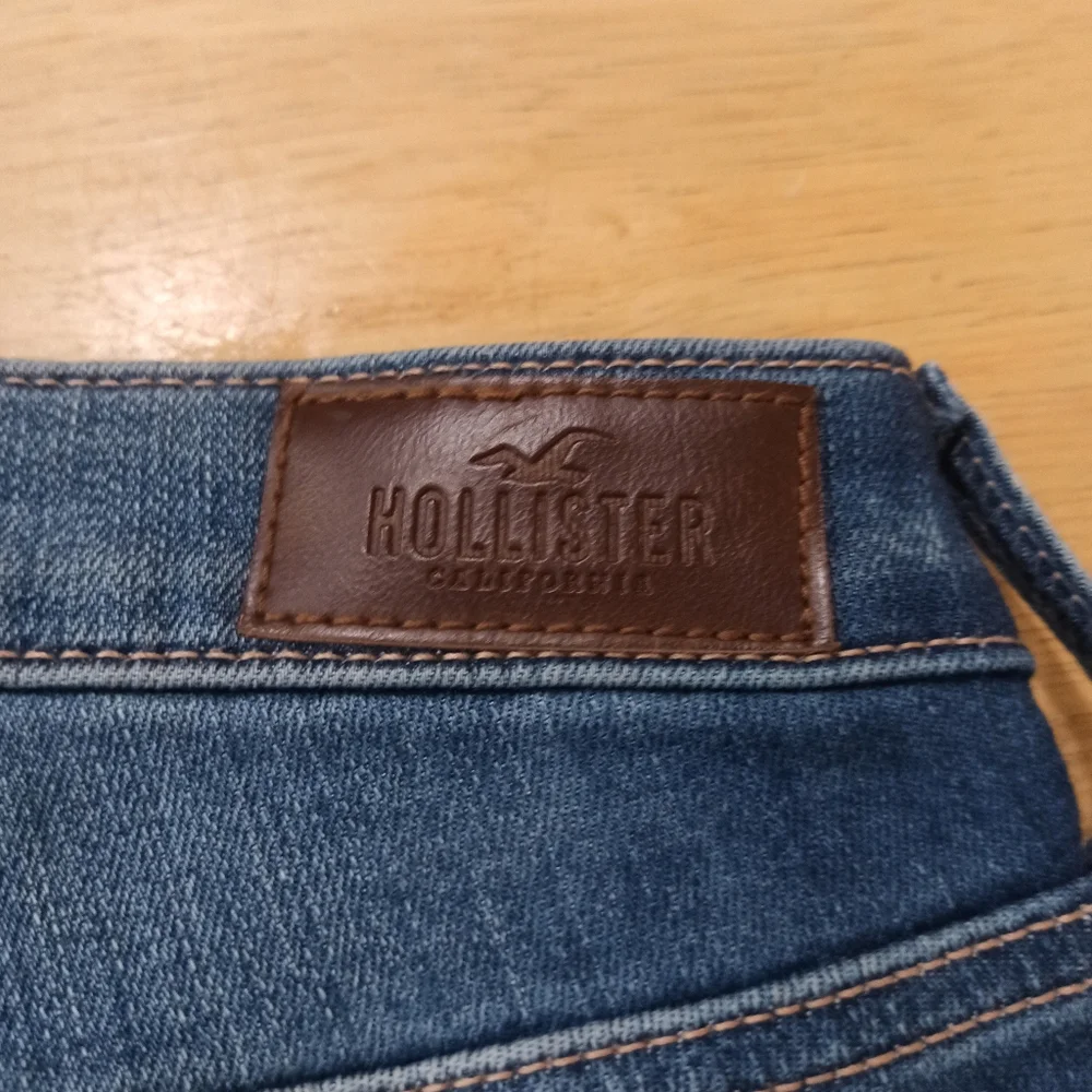 HOLLISTER CALIFORNIAMID-RISE SUPER SKINNY jeans - Picture 9 of 15